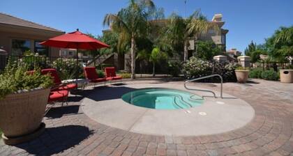 Gilbert/Mesa Luxury Resort Condo - 2 Pools, Spa's, Gym, BBQ's, Business Centre