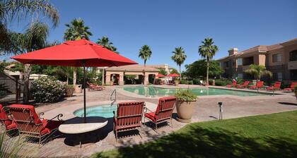 Gilbert/Mesa Luxury Resort Condo - 2 Pools, Spa's, Gym, BBQ's, Business Centre