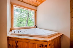 Combined shower/tub, hair dryer, towels, shampoo