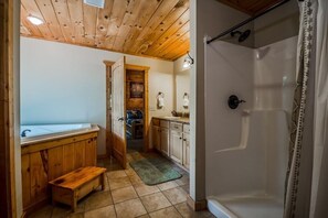 Combined shower/tub, jetted tub, hair dryer, towels