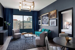 LCD TV - The Oaklander Hotel, Autograph Collection (Pittsburgh)