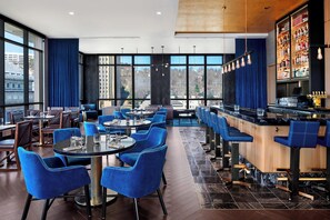 Breakfast, lunch and dinner served - The Oaklander Hotel, Autograph Collection (Pittsburgh)