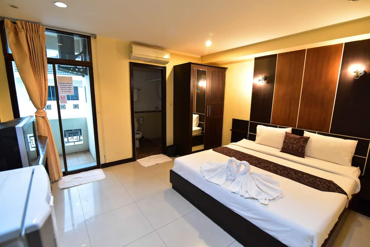 Standard Room | In-room safe, blackout drapes, WiFi (free)