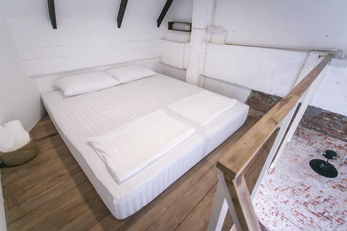 Standard Double Room with Private Bathroom | WiFi (free), bed sheets