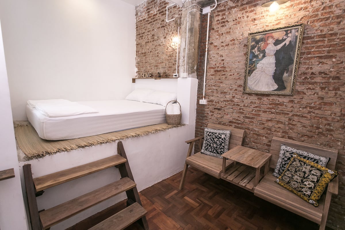 Standard Double Room with Shared Bathroom | WiFi (free), bed sheets