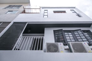 Exterior - REST Ari Boutique Hostel (Bangkok)