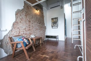 Standard Double Room with Private Bathroom  | Free WiFi, bed sheets - REST Ari Boutique Hostel (Bangkok)