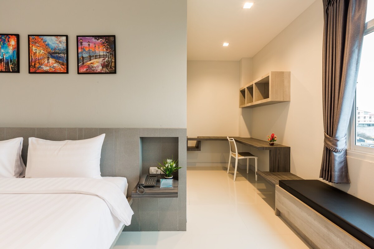Blackout drapes, WiFi (free), bed sheets