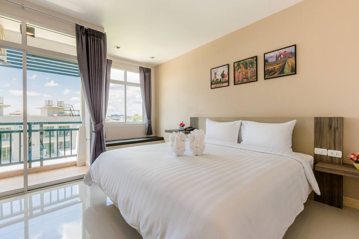 Chambre Double Supérieure | Rideaux occultants, Wi-Fi gratuit, draps fournis