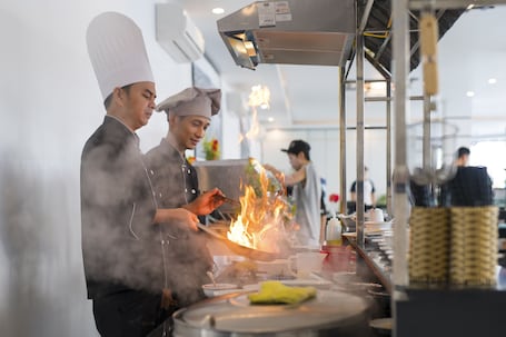 Daily full breakfast (VND 200000 per person)