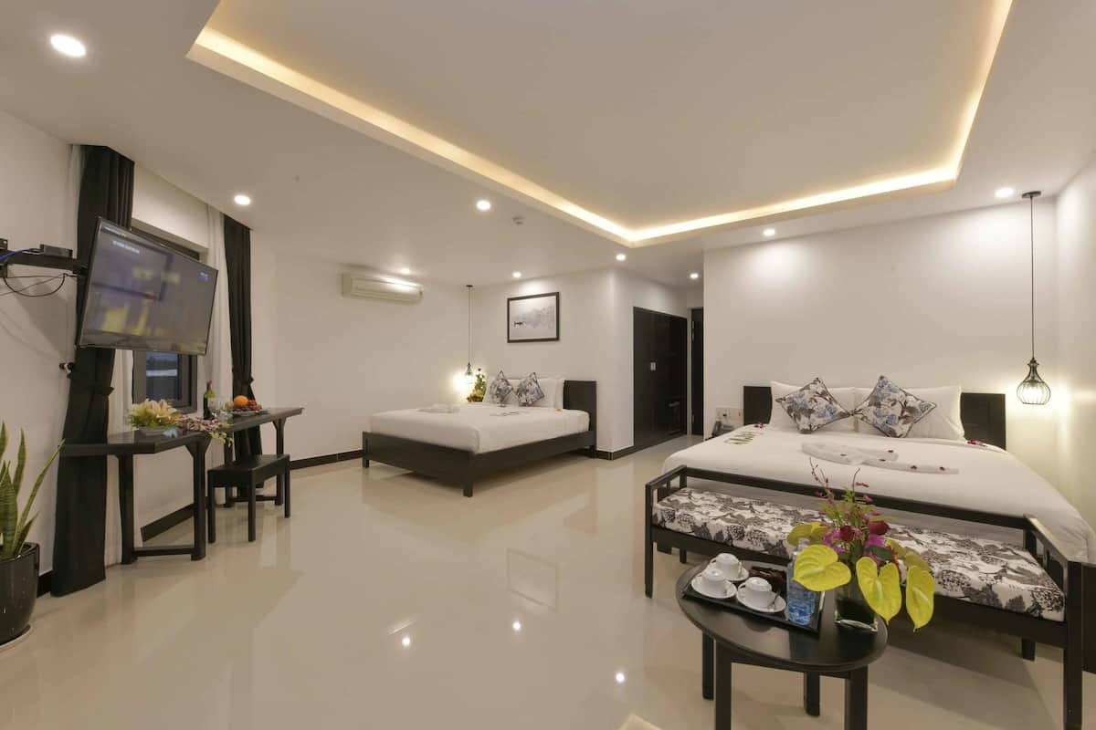 Family Room, Balcony