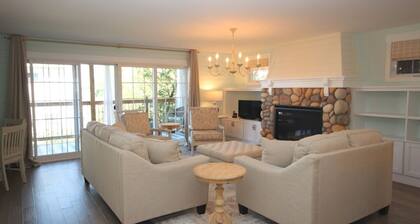 Location, location, location! Private - Waterview - Downtown Cottage