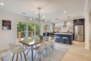 Dining - Bachelorette Fave w Pool - 2 Miles to Downtown ATX (Austin)