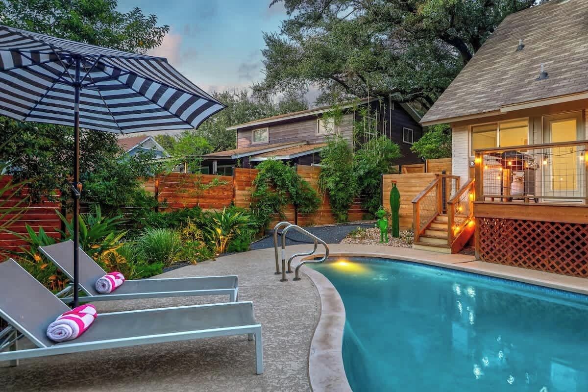 室外游泳池，恒温泳池