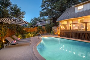 Alberca al aire libre y alberca climatizada