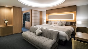 A modern hotel room with a large bed, a sofa, a desk, and a traditional Japanese sliding door. - Kyoto Shijo Takakura Hotel grandereverie (Kyoto)