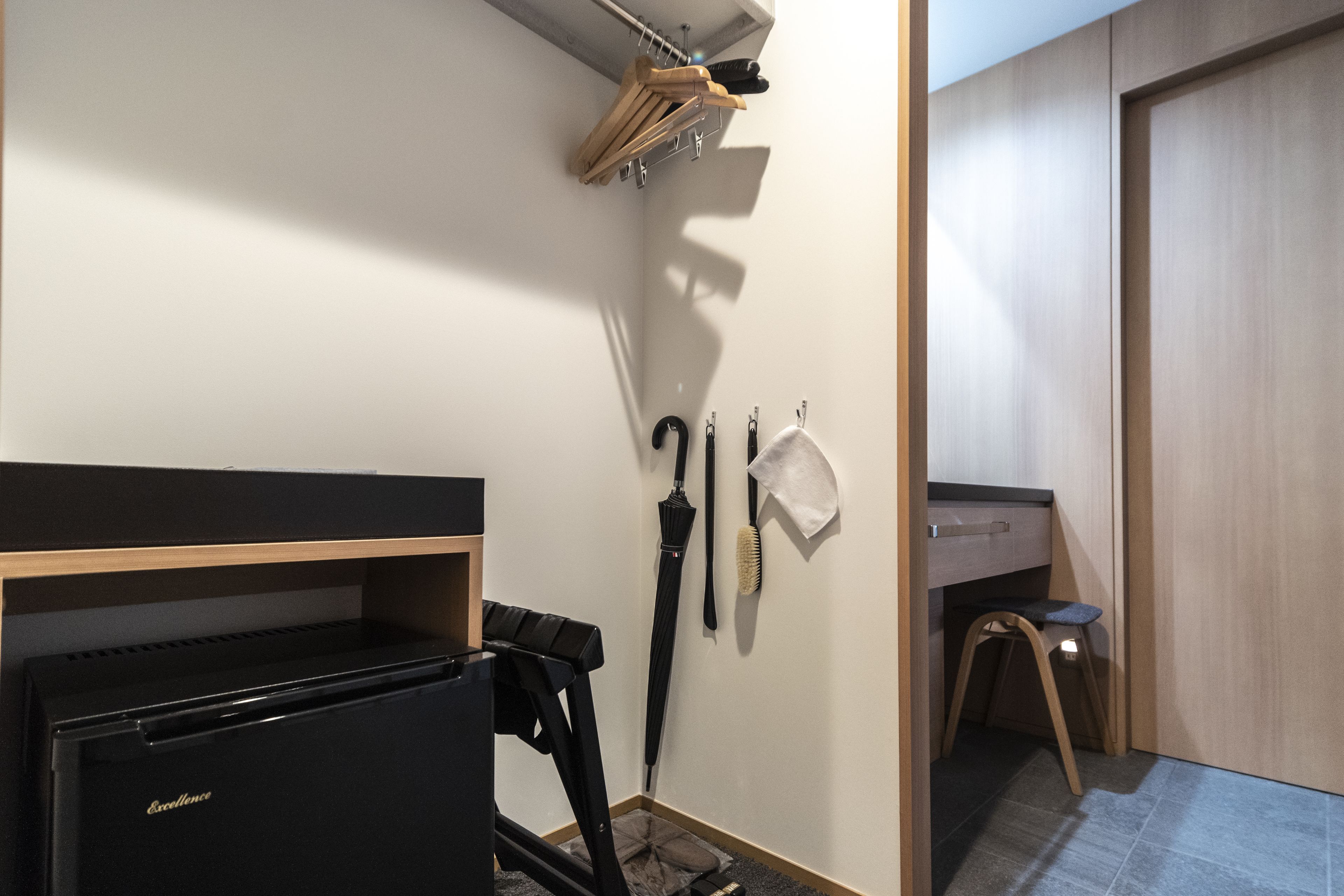 family suite twin room, frosted glass, non smoking | room amenity