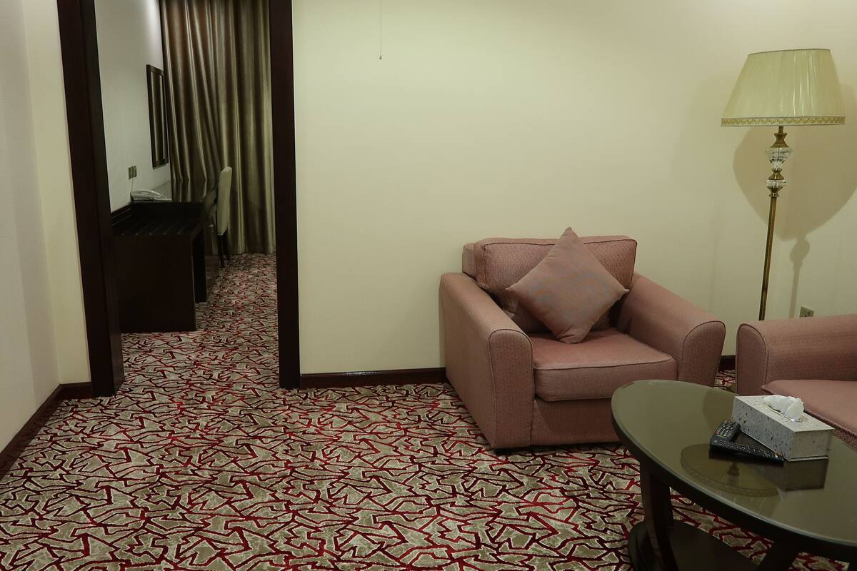 Suite Deluks | Minibar, brankas, meja kerja, dan ruang kerja ramah laptop