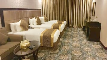 Triple Room | Living room | Flat-screen TV, offices