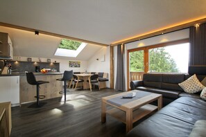 Fernseher, Tischtennisplatte