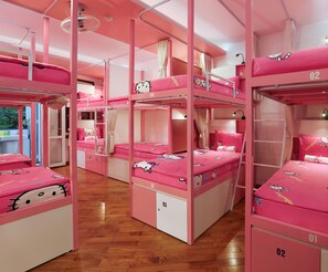 In-room safe, blackout curtains, soundproofing, free WiFi - Hanoi High Five Hostel (Hanoi)