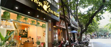 Mặt tiền nơi lưu trú
