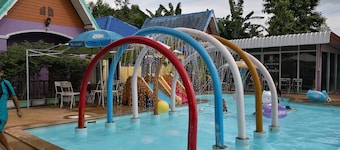 Turfan Hotel and Tigger Park