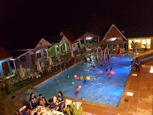 Turfan Hotel and Tigger Park