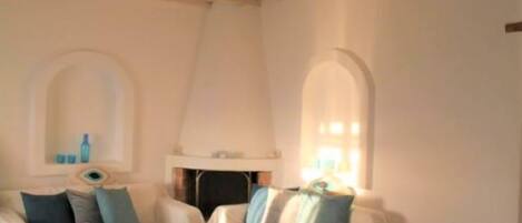 Comfort Villa, 3 Bedrooms | Living area | Flat-screen TV, fireplace