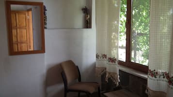 Triple Room, Lanai, Sea View | Living area