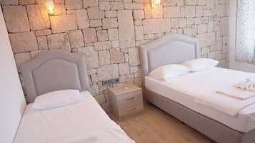 Triple Room, Lanai, Sea View | Free cribs/infant beds, bed sheets