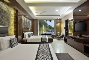 Super Deluxe Garden View | Ropa de cama hipoalergénica, caja fuerte, escritorio