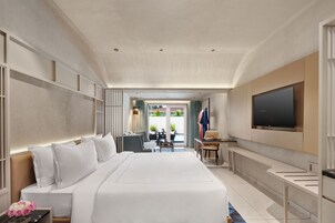 Premium Room with Pool Access | Hypo-allergenic bedding, in-room safe, desk, laptop workspace