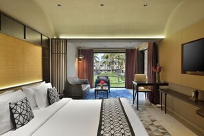 Hypo-allergenic bedding, in-room safe, desk, laptop workspace - Treat Resort (Silvassa)