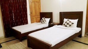 Deluxe Double or Twin Room, 1 Double Bed, Non Smoking | In-room safe, soundproofing, iron/ironing board, free WiFi - Royal Guest House (Islamabad)