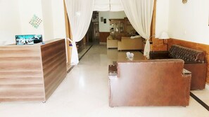 Lobby - Royal Guest House (Islamabad)