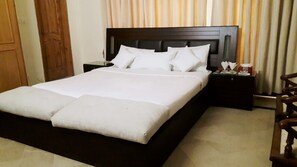 Deluxe-Doppel- oder -Zweibettzimmer, 1 Doppelbett, Nichtraucher | Zimmersafe, schallisolierte Zimmer, Bügeleisen/Bügelbrett
