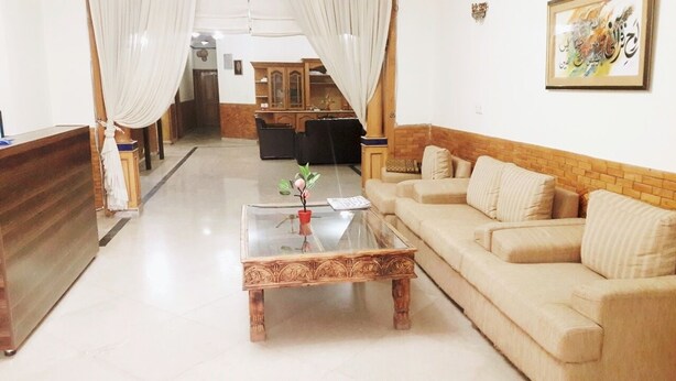 Living room - Royal Guest House (Islamabad)