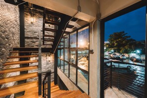 Staircase - Bed & Bike Hostel (Chiang Rai)