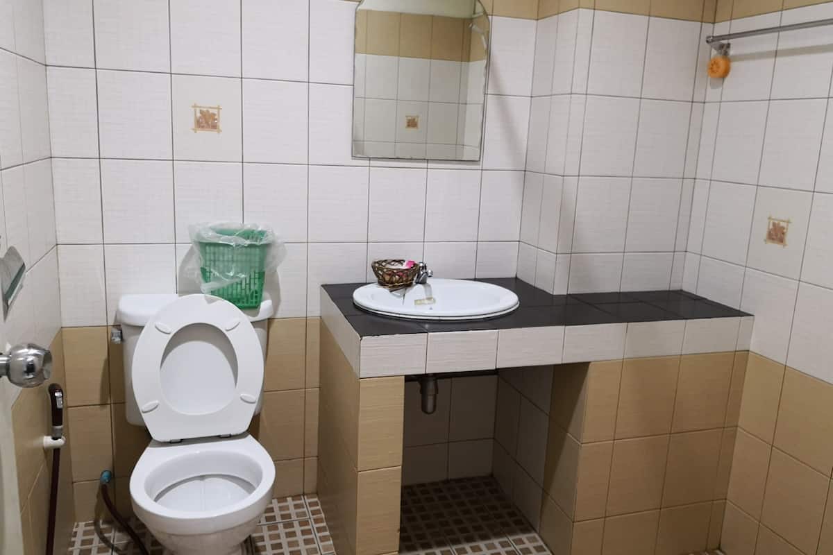 shower, free toiletries