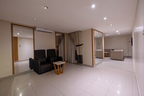 Apartment, 1 Bedroom | In-room safe, iron/ironing board, free WiFi - Neyyara Al Takhasossi (Riyadh)