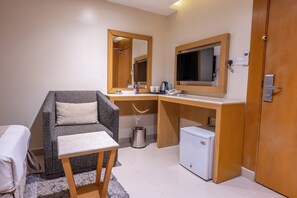 Estudio | Caja fuerte, tabla de planchar con plancha, wifi gratis