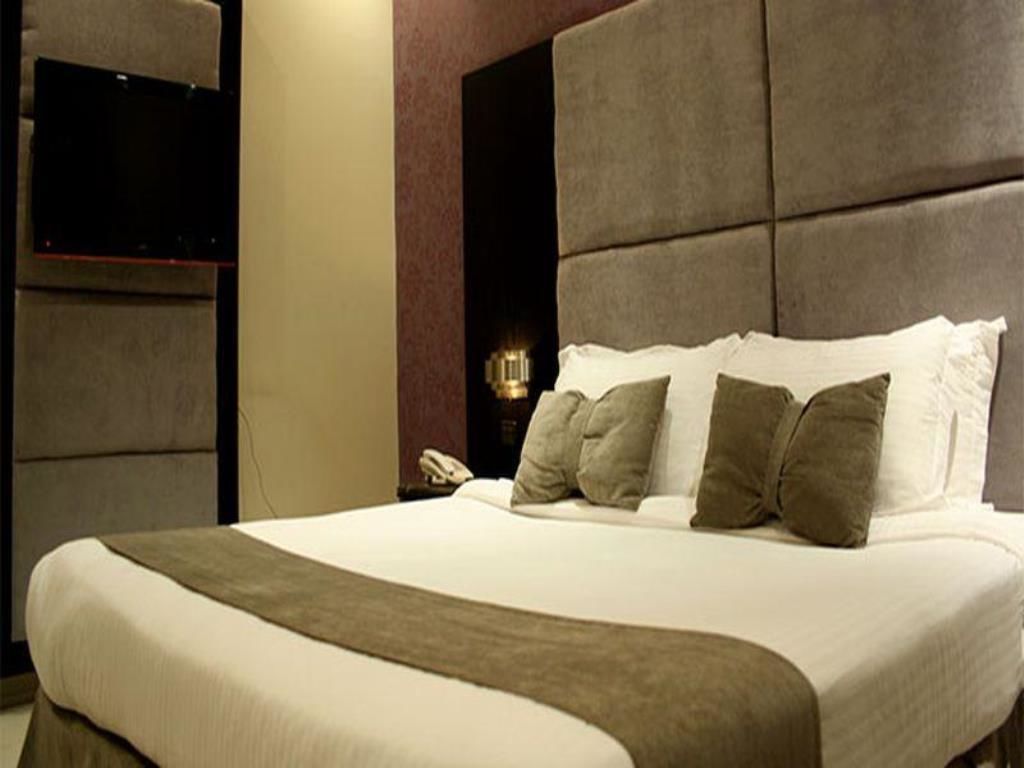 Zimmersafe, Bügeleisen/Bügelbrett, kostenloses WLAN, Bettwäsche