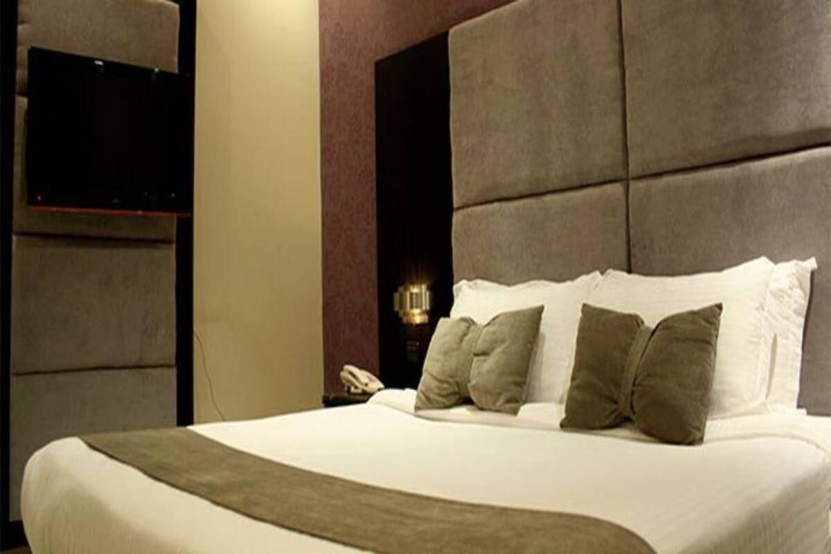 In-room safe, iron/ironing board (on request), WiFi (free), bed sheets
