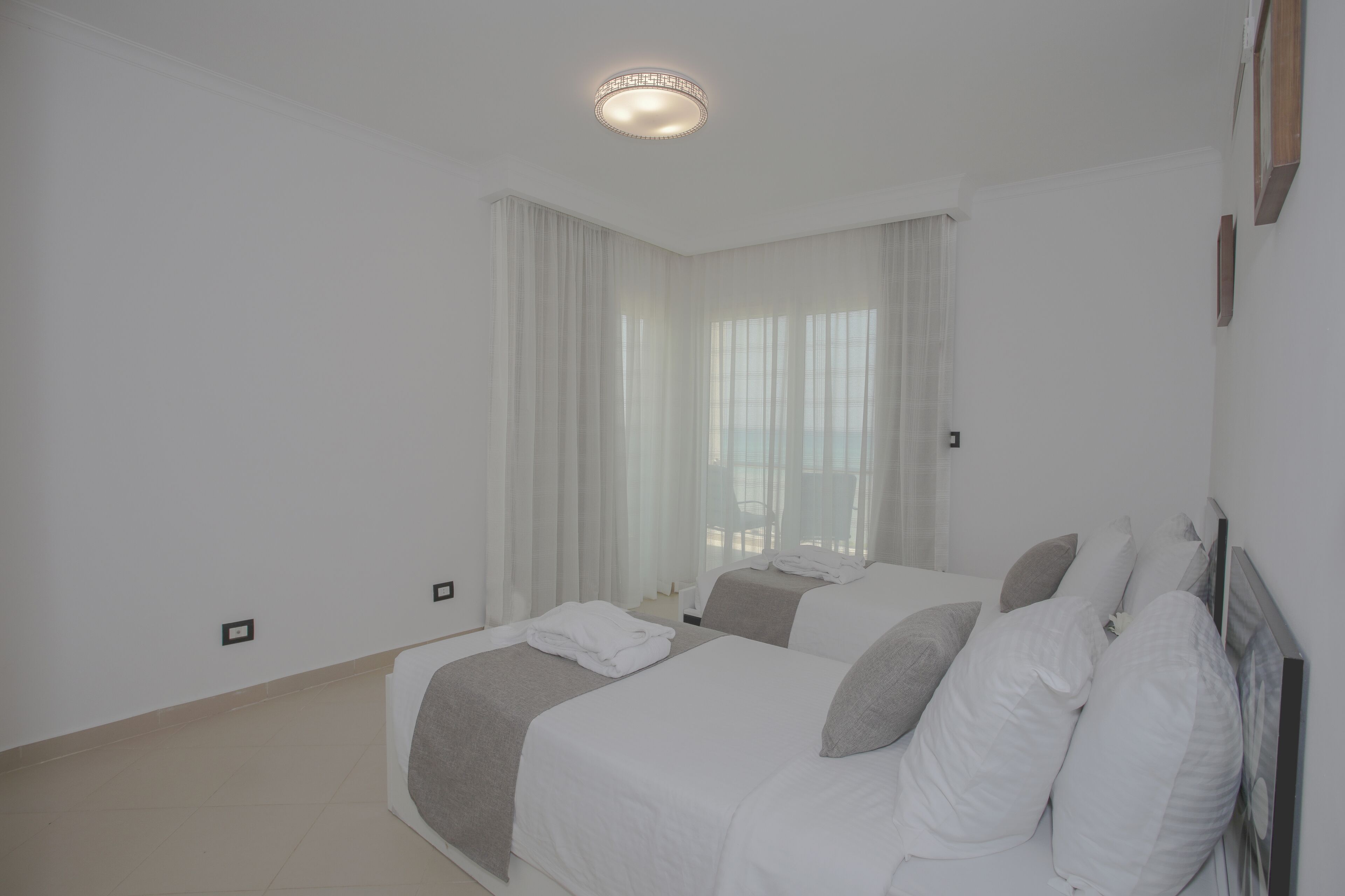 Suite Luxe, 3 chambres, piscine privée | Coffres-forts dans les chambres, bureau, rideaux occultants