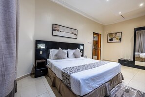 Safe på rommet, strykejern/-brett og wi-fi (inkludert)