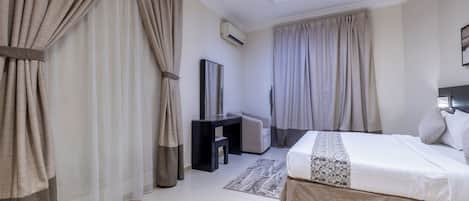 Safe på rommet, strykejern/-brett og wi-fi (inkludert)