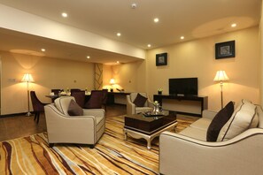 55-inch flat-screen TV with cable channels, TV - Al Muhaidb Residence Al Ahsa (Al-Hofuf)