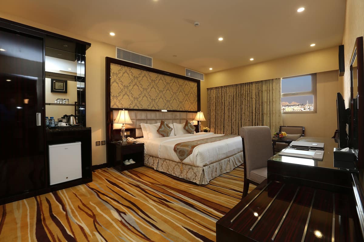 Deluxe Room, King Bed | 객실에서 보이는 전망