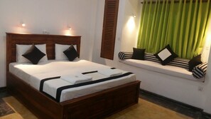 Egyptian cotton sheets, premium bedding, pillow-top beds, in-room safe - Villa Blue Water Hikkaduwa (Hikkaduwa)